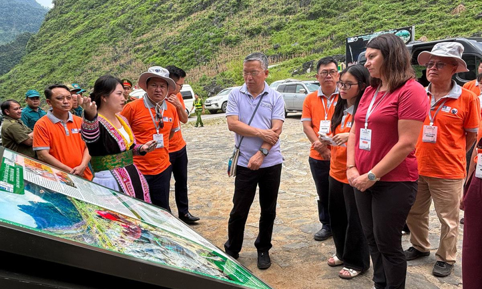 Đo&agrave;n chuy&ecirc;n gia UNESCO ho&agrave;n th&agrave;nh khảo s&aacute;t thực địa tại C&ocirc;ng vi&ecirc;n địa chất to&agrave;n cầu UNESCO Cao nguy&ecirc;n đ&aacute; Đồng Văn
