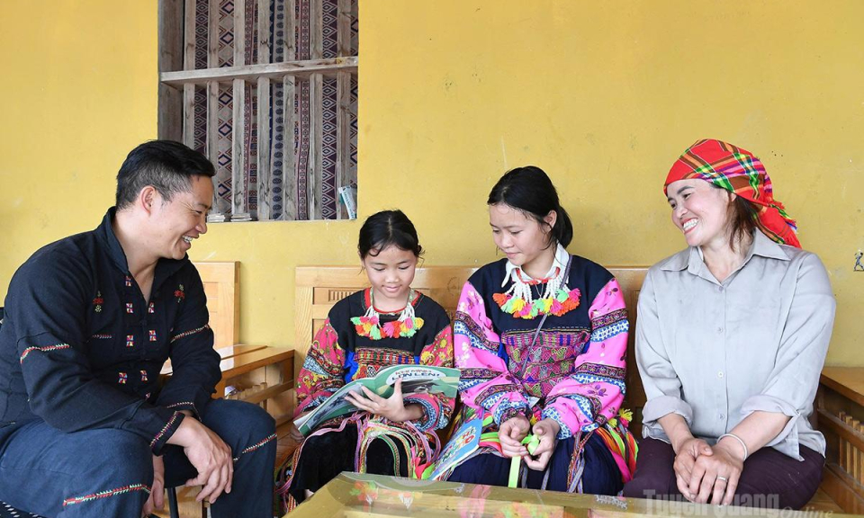 L&ograve;ng d&acirc;n mở lối x&acirc;y trường bi&ecirc;n cương