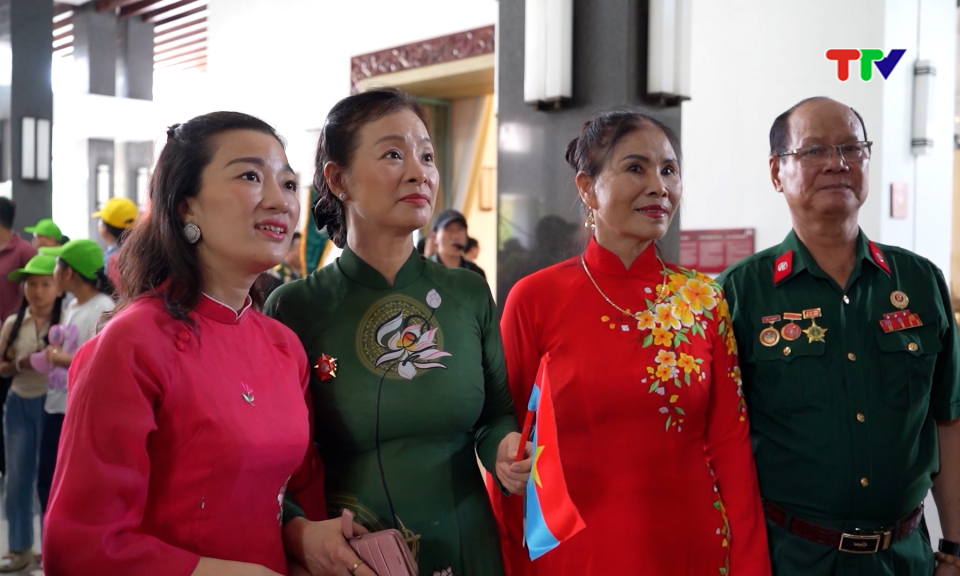 Đường về sau những m&ugrave;a h&ograve;a b&igrave;nh