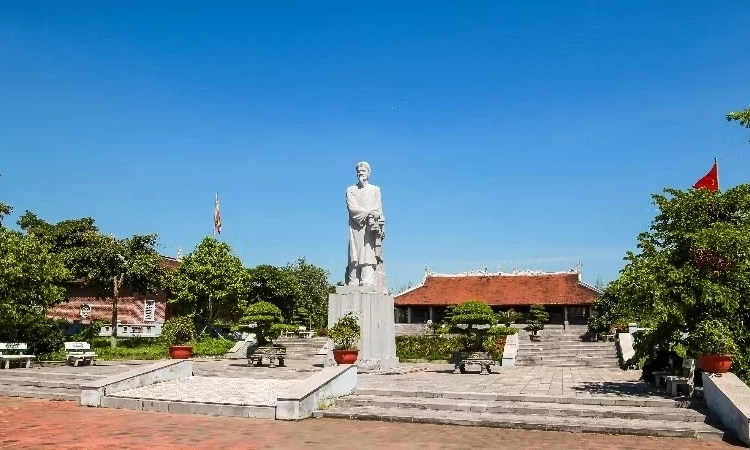 Triển l&atilde;m t&ocirc;n vinh di sản Danh nh&acirc;n văn h&oacute;a L&ecirc; Qu&yacute; Đ&ocirc;n