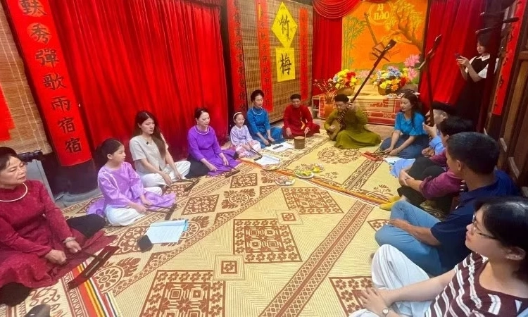 Giữ nhịp ca tr&ugrave; giữa l&ograve;ng H&agrave; Nội