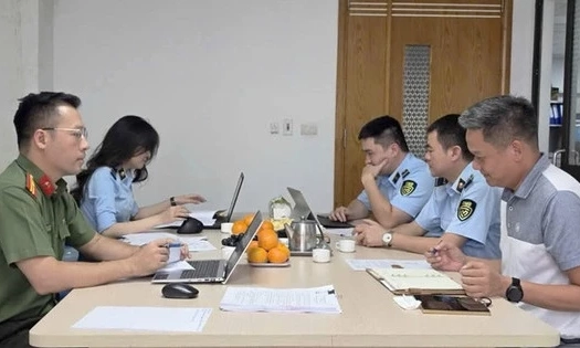 Xử phạt 7 thương nh&acirc;n ph&acirc;n phối xăng, dầu vi phạm, tước giấy ph&eacute;p 2 doanh nghiệp