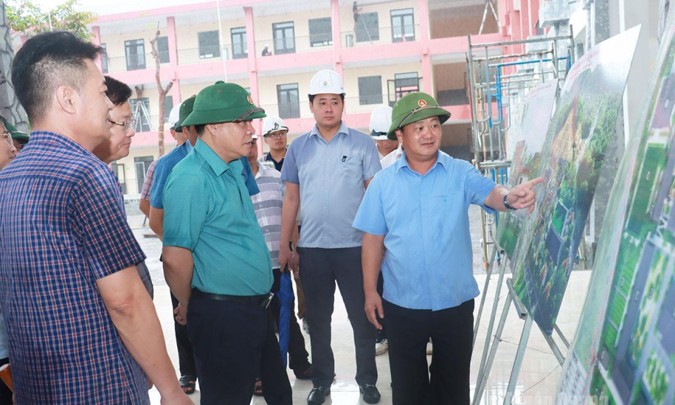 B&iacute; thư Tỉnh ủy Hầu A Lềnh kiểm tra tiến độ x&acirc;y dựng trường li&ecirc;n cấp tại x&atilde; Thanh Thủy