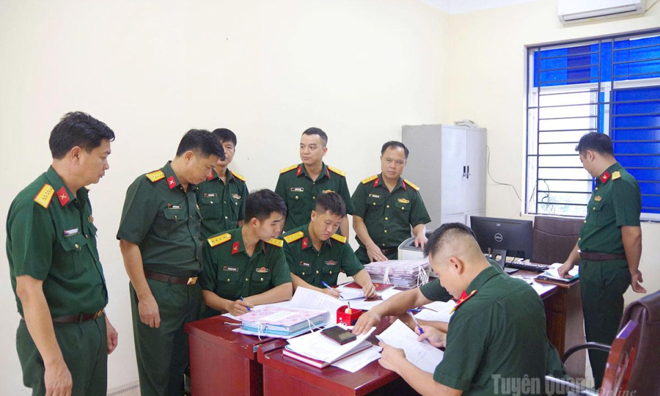 Bộ CHQS tỉnh kiểm tra, thu hồi cơ sở vật chất phục vụ c&ocirc;ng t&aacute;c giải thể, tổ chức lại Ban Chỉ huy ph&ograve;ng thủ khu vực