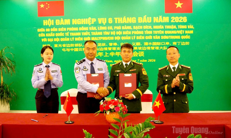 C&aacute;c đơn vị quản l&yacute; bi&ecirc;n giới Việt Nam - Trung Quốc hội đ&agrave;m c&ocirc;ng t&aacute;c nghiệp vụ