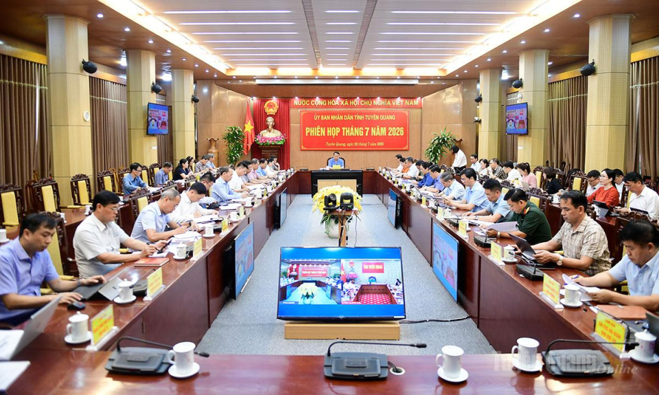 Quyết liệt th&aacute;o gỡ điểm nghẽn th&uacute;c đẩy kinh tế - x&atilde; hội