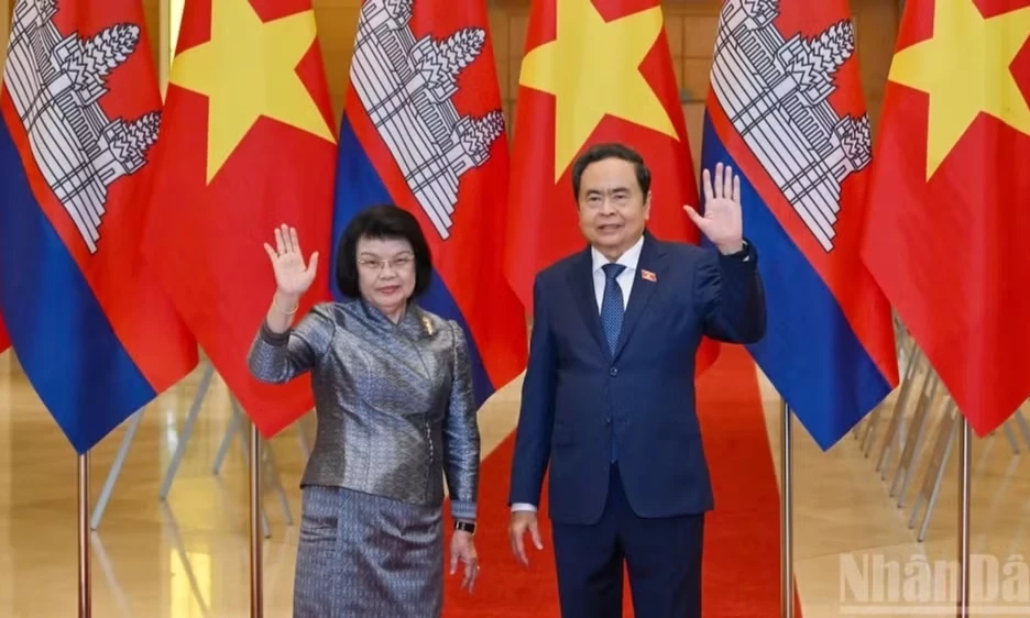 Chủ tịch Quốc hội Trần Thanh Mẫn hội đ&agrave;m với Chủ tịch Quốc hội Campuchia Khuon Sudary
