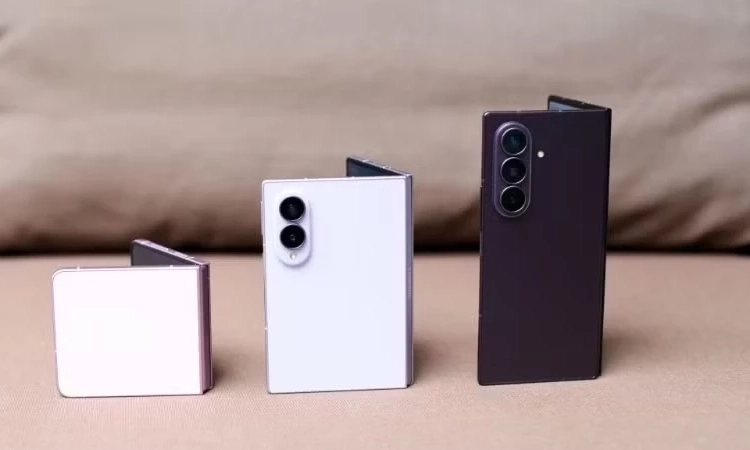 Samsung vừa mở ra &lsquo;cuộc chơi mới&rsquo; cho điện thoại gập