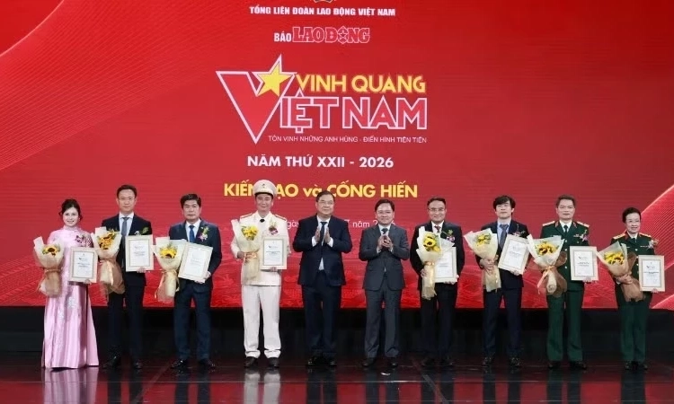 "Vinh quang Việt Nam" vinh danh 13 tập thể, c&aacute; nh&acirc;n kiến tạo, cống hiến