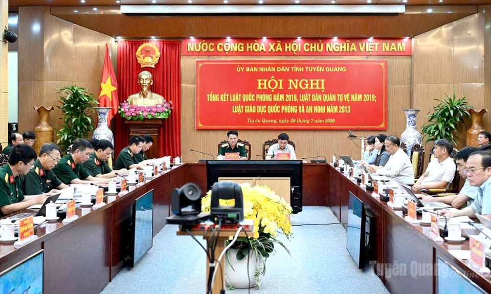 Tiếp tục thực hiện tốt c&aacute;c quy định của ph&aacute;p luật về qu&acirc;n sự, quốc ph&ograve;ng