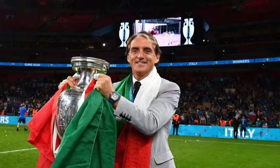 Roberto Mancini trở lại dẫn dắt đội tuyển Italia, tiếp tục l&agrave;n s&oacute;ng thay huấn luyện vi&ecirc;n của c&aacute;c đội tuyển lớn