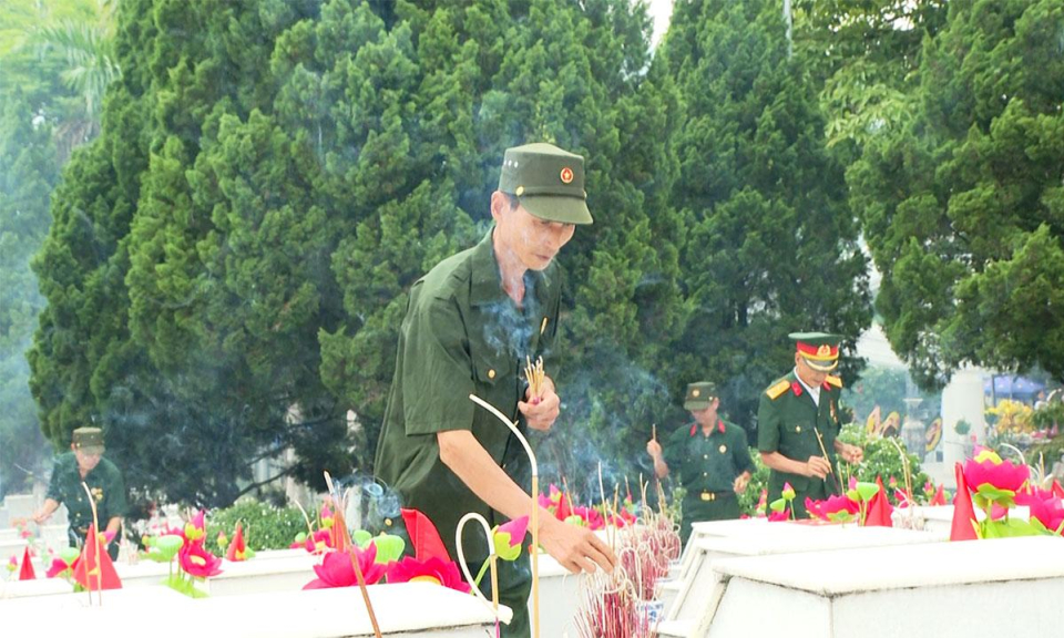 Nghĩa trang Liệt sĩ Quốc gia Vị Xuy&ecirc;n đ&oacute;n tr&ecirc;n 19 ngh&igrave;n lượt người đến tri &acirc;n c&aacute;c Anh h&ugrave;ng liệt sĩ