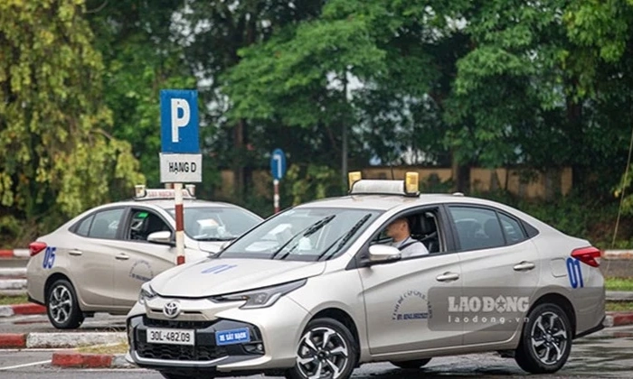 Bộ C&ocirc;ng an phản hồi g&oacute;p &yacute; về quy định bật đ&egrave;n t&iacute;n hiệu chuyển hướng