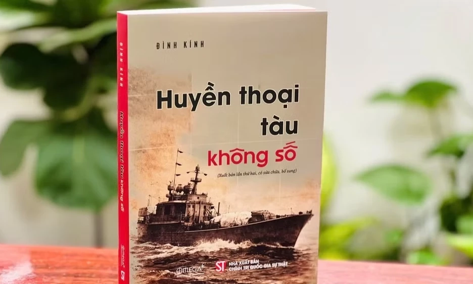 Huyền thoại t&agrave;u kh&ocirc;ng số: Bản h&ugrave;ng ca bất tử tr&ecirc;n biển