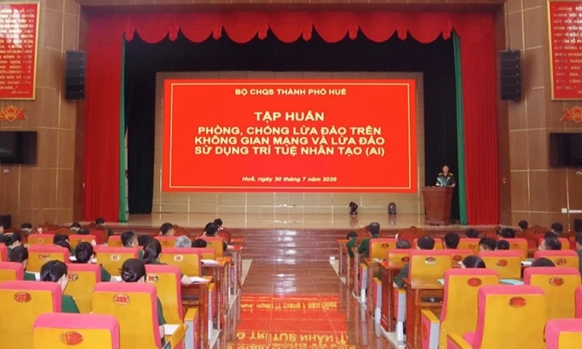 N&acirc;ng cao kiến thức, kỹ năng ph&ograve;ng, chống lừa đảo tr&ecirc;n kh&ocirc;ng gian mạng cho c&aacute;n bộ, chiến sĩ