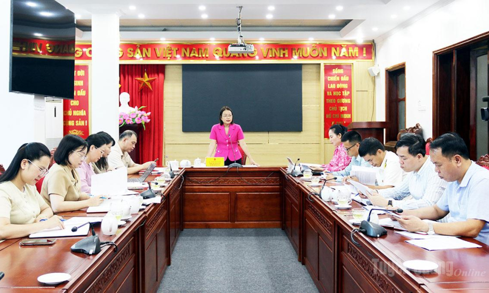 Đo&agrave;n gi&aacute;m s&aacute;t Ban Văn h&oacute;a - X&atilde; hội HĐND tỉnh họp triển khai gi&aacute;m s&aacute;t c&ocirc;ng t&aacute;c quản l&yacute; nh&agrave; nước về ph&aacute;t triển du lịch gắn với hoạt động lễ hội