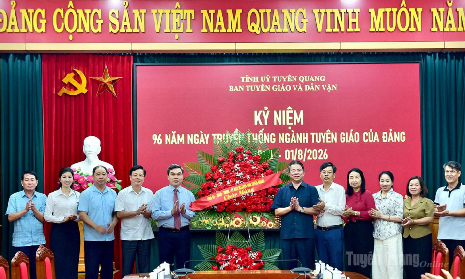 Tỉnh ủy, HĐND, UBND, Ủy ban MTTQ Việt Nam tỉnh ch&uacute;c mừng Ban Tuy&ecirc;n gi&aacute;o v&agrave; D&acirc;n vận Tỉnh ủy nh&acirc;n Ng&agrave;y truyền thống ng&agrave;nh Tuy&ecirc;n gi&aacute;o của Đảng
