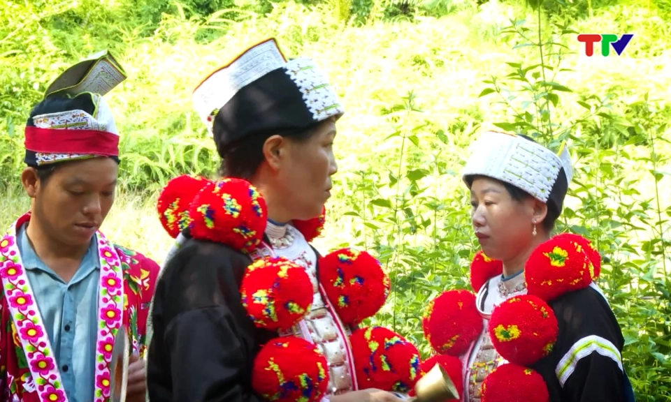 &Acirc;m vang bản Dao
