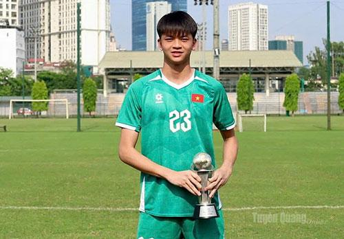 Thủ môn xuất sắc nhất  Giải vô địch bóng đá U17 Đông Nam Á Lý Xuân Hòa.