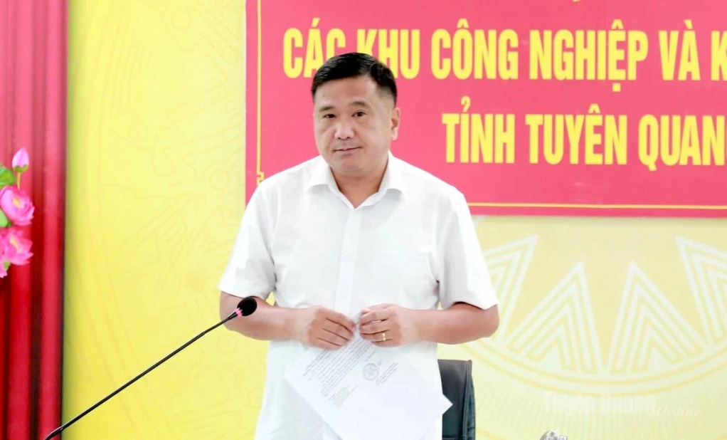 Đồng chí Hầu Minh Lợi, Ủy viên Ban Thường vụ Tỉnh ủy, Phó Chủ tịch Thường trực HĐND tỉnh kết luận buổi làm việc với Ban Quản lý các khu công nghiệp và khu kinh tế tỉnh.
