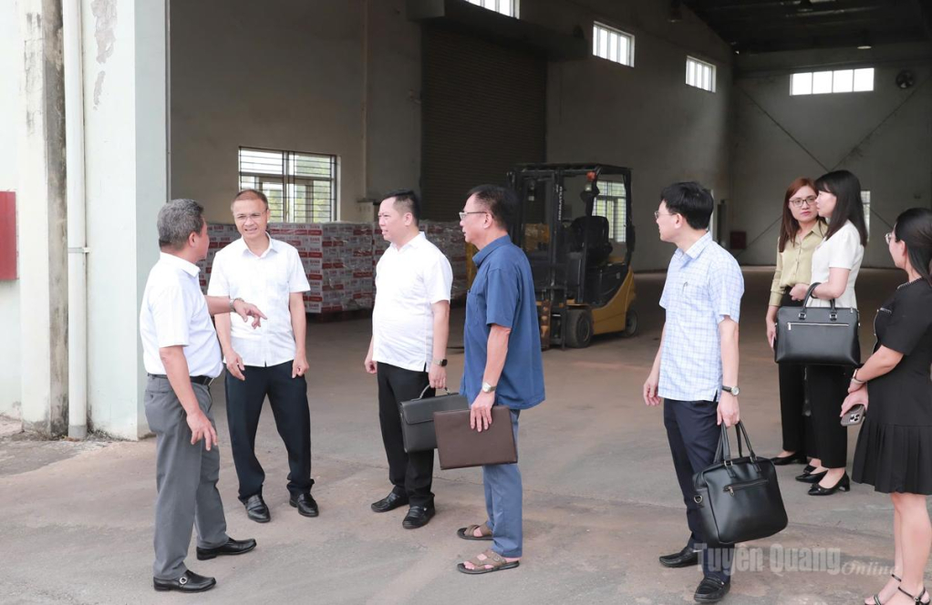 Đoàn giám sát số 1 giám sát thực tế tại Dự án Chi nhánh phân phối các sản phẩm bia Hà Nội và Nhà máy sản xuất bia Hà Nội tại tỉnh Tuyên Quang của Công ty Cổ phần Bia – rượu – nước giải khát Hà Nội.