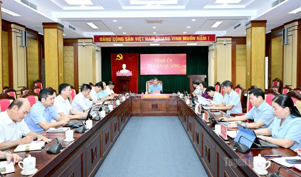 Đồng chí Ma Thế Hồng, Phó Bí thư Tỉnh ủy, Chủ tịch Ủy ban MTTQ tỉnh và các đại biểu tại điểm cầu tỉnh Tuyên Quang.