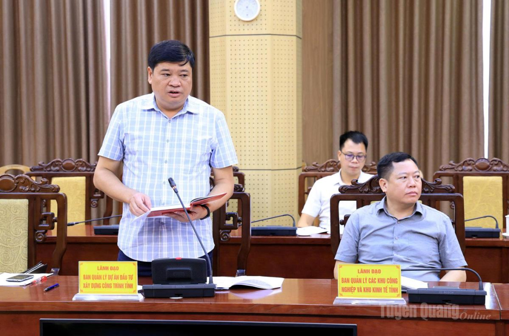 Đại biểu phát biểu tại cuộc họp.