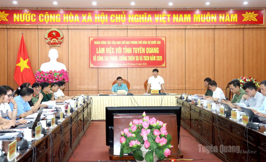 Toàn cảnh buổi làm việc.