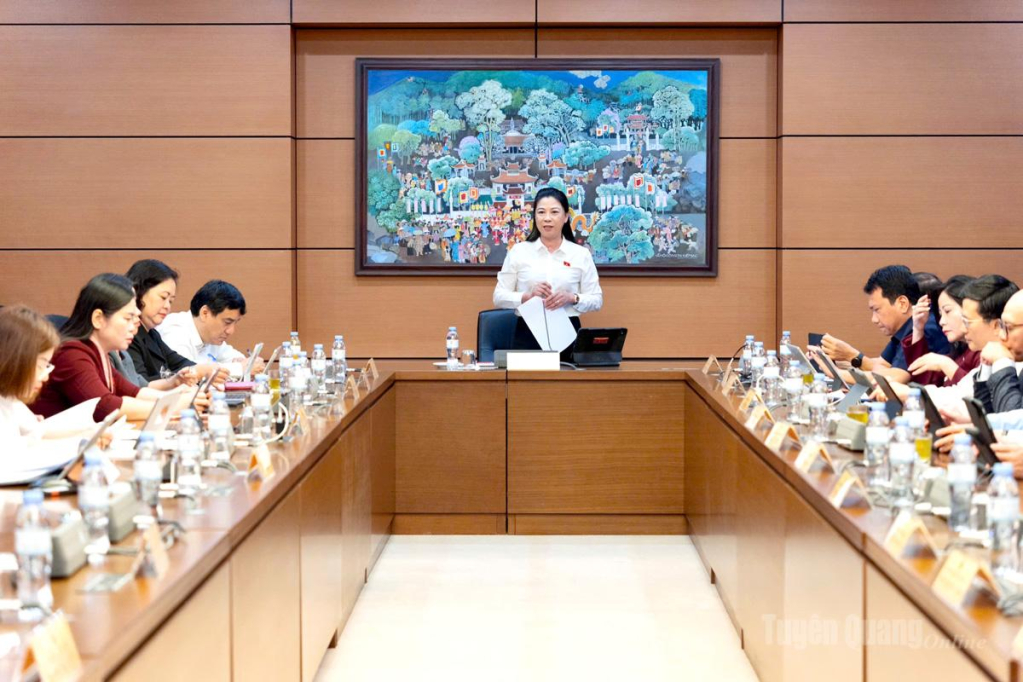Toàn cảnh phiên họp Tổ 16.