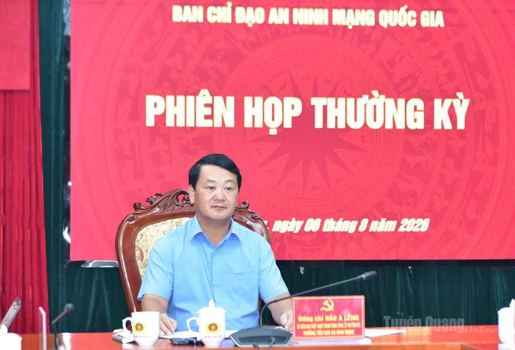 Đồng chí Hầu A Lềnh, Ủy viên BCH Trung ương Đảng, Bí thư Tỉnh ủy, Trưởng Tiểu ban An ninh mạng tỉnh chủ trì tại điểm cầu tỉnh Tuyên Quang.
