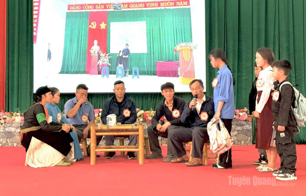 Tiết mục được dàn dựng công phu tại hội thi.