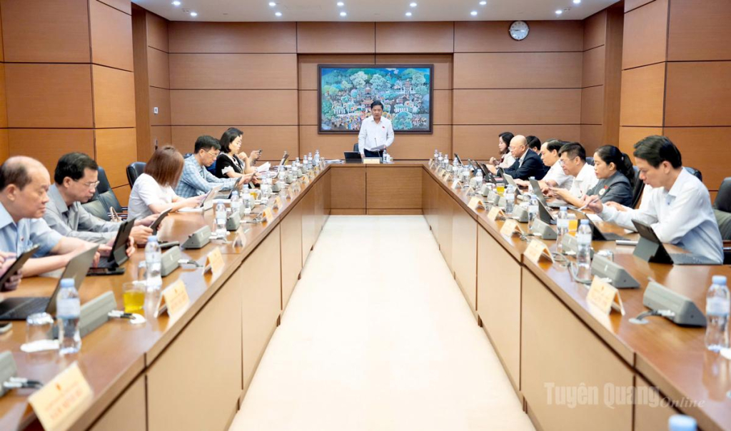 Toàn cảnh phiên họp tổ sáng 7-8.