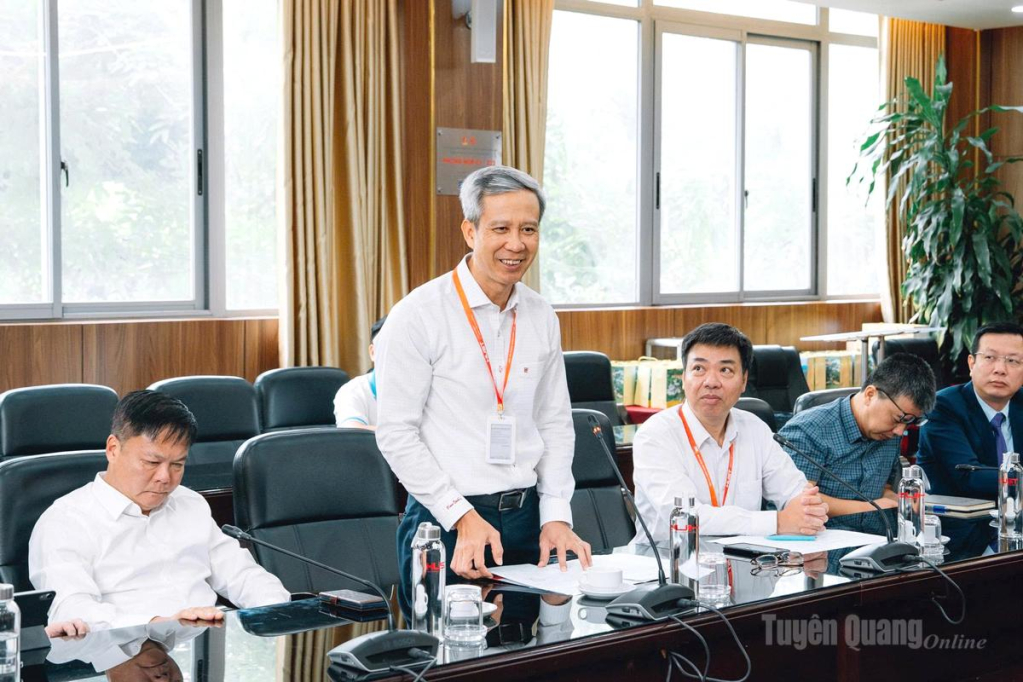 Giám đốc Đại học Bách khoa Hà Nội Lê Anh Tuấn phát biểu tại buổi làm việc.