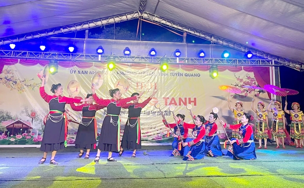 Người Cao Lan gìn giữ văn hóa truyền thống qua các  làn điệu múa.