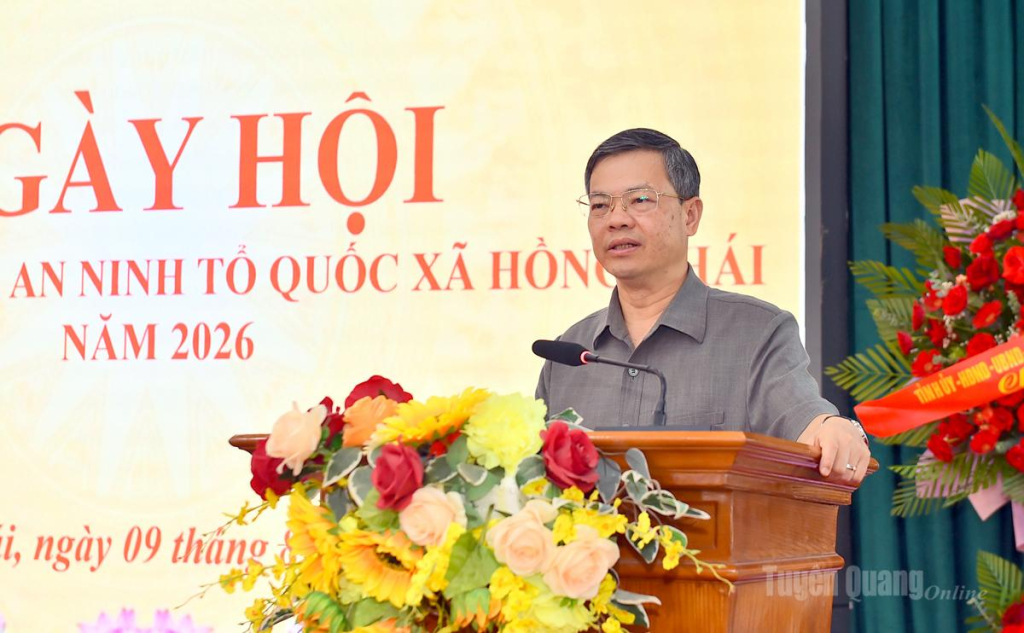 Đồng chí Chủ tịch HĐND tỉnh Nguyễn Văn Sơn phát biểu tại ngày hội.