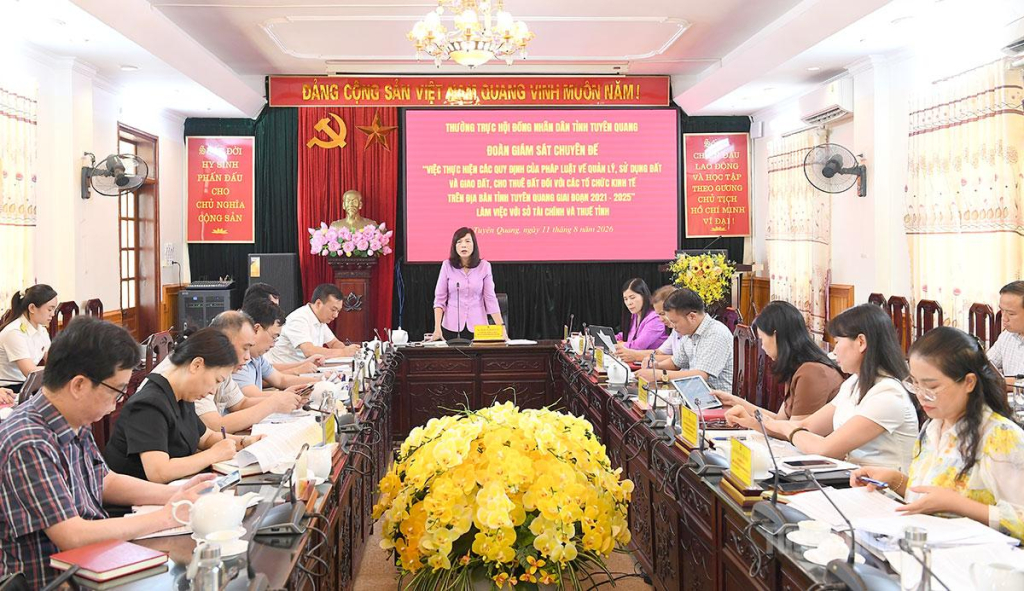 Đồng chí Phạm Thị Minh Xuân, Ủy viên Ban Thường vụ Tỉnh ủy, Phó Chủ tịch HĐND tỉnh chủ trì buổi làm việc.