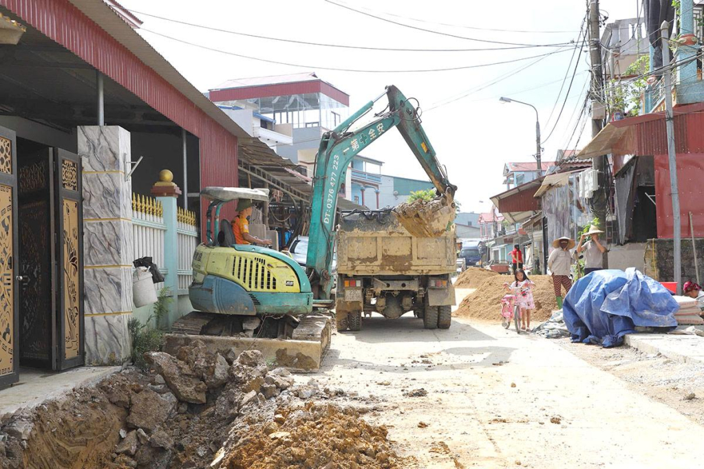 Công trình giao thông thôn Nà Khoang, xã Quản Bạ đang được đẩy nhanh tiến độ thi công và giải ngân vốn.