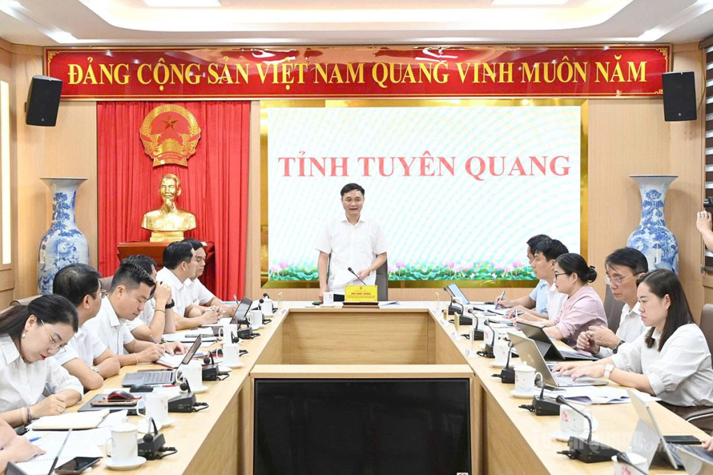 Đồng chí Phó Chủ tịch UBND tỉnh Đỗ Anh Tuấn chủ trì buổi làm việc.