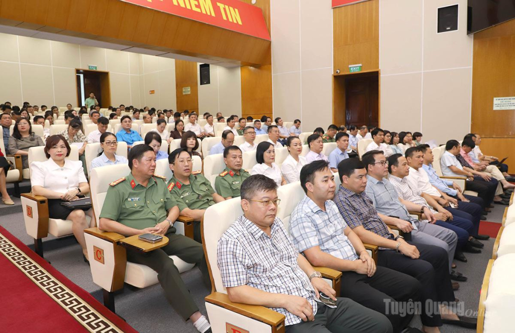 Cán bộ quy hoạch diện Ban Thường vụ Tỉnh ủy quản lý dự hội nghị.