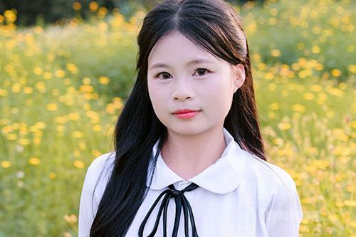 em Hoàng Thị Lý, dân tộc Tày,  học sinh lớp 12B, Trường Phổ thông  Dân tộc nội trú THPT tỉnh đã thi đỗ vào trường Đại học Y Thái Bình.
