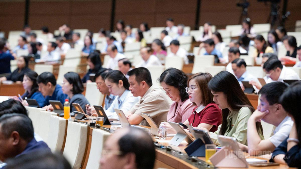 Đoàn ĐBQH tỉnh Tuyên Quang khóa XVI tham dự kỳ họp.