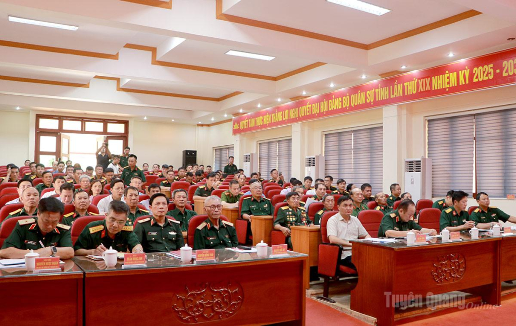 Các đại biểu tham dự hội nghị.