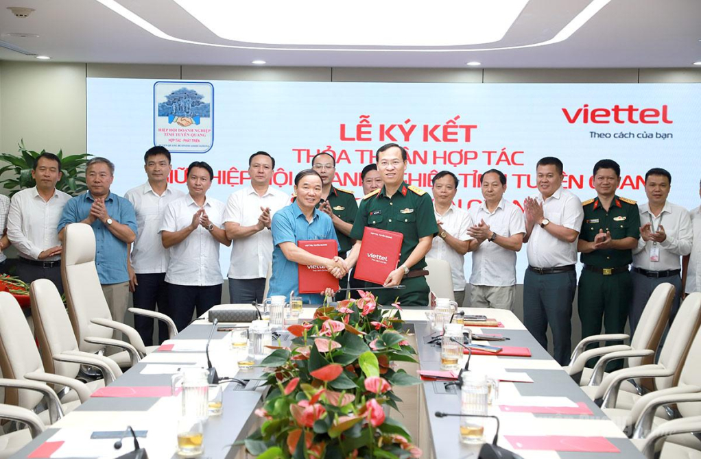 Lễ ký kết thỏa thuận hợp tác giữa Hiệp hội Doanh nghiệp tỉnh và Viettel Tuyên Quang.