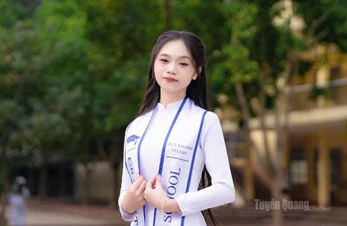 Em Cháng Thị Thúy Hà,  tân sinh viên ngành Sư phạm Tiểu học, Trường Đại học Tân Trào.