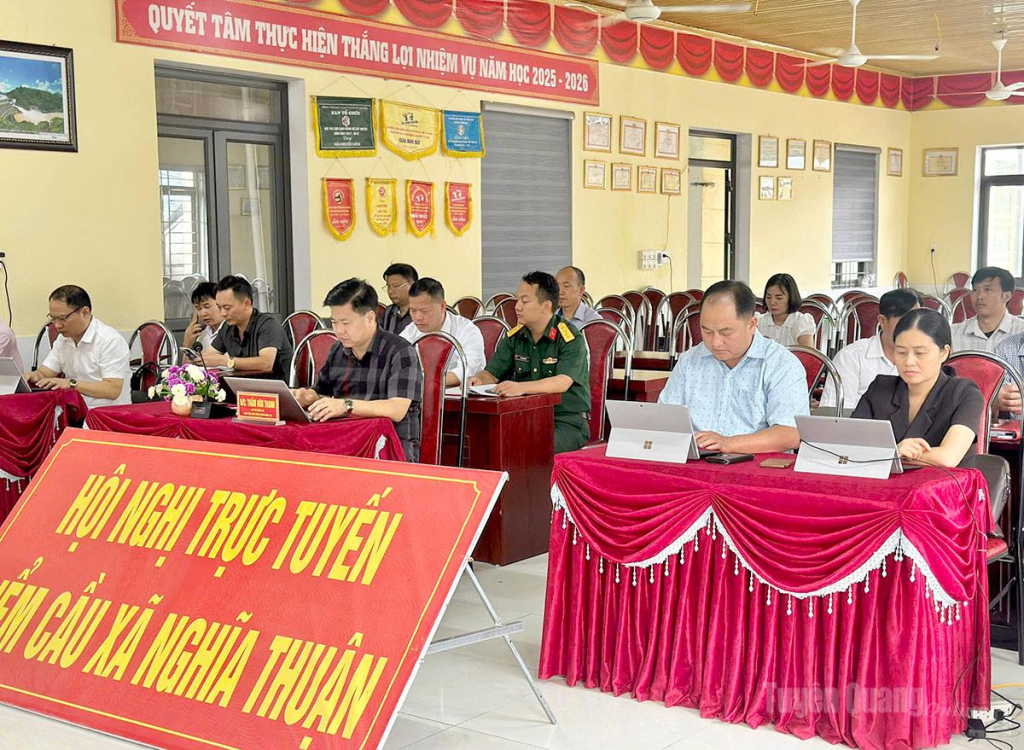 Đại biểu dự hội nghị tại điểm cầu xã Nghĩa Thuận.