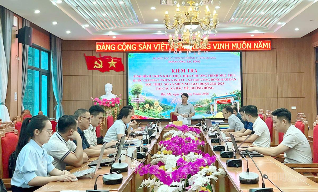 Đoàn công tác Sở Dân tộc và Tôn giáo làm việc với xã Bắc Mê và Đường Hồng.