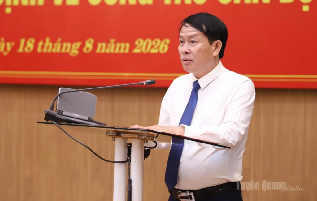 Tân Giám đốc Sở Nội vụ Đỗ Văn Hùng phát biểu nhận nhiệm vụ.