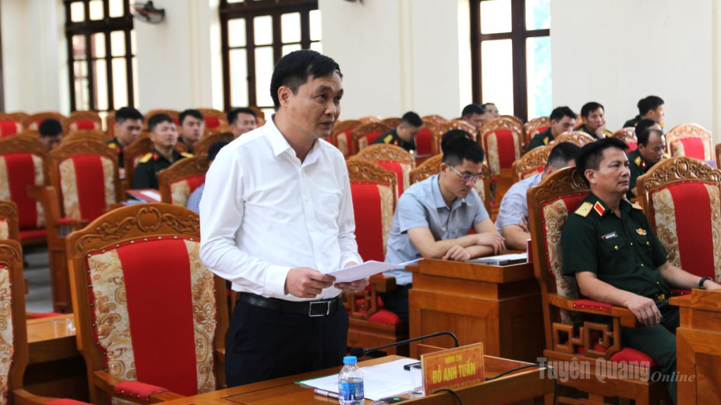 Đồng chí Phó Chủ tịch UBND tỉnh Đỗ Anh Tuấn phát biểu tại hội nghị.