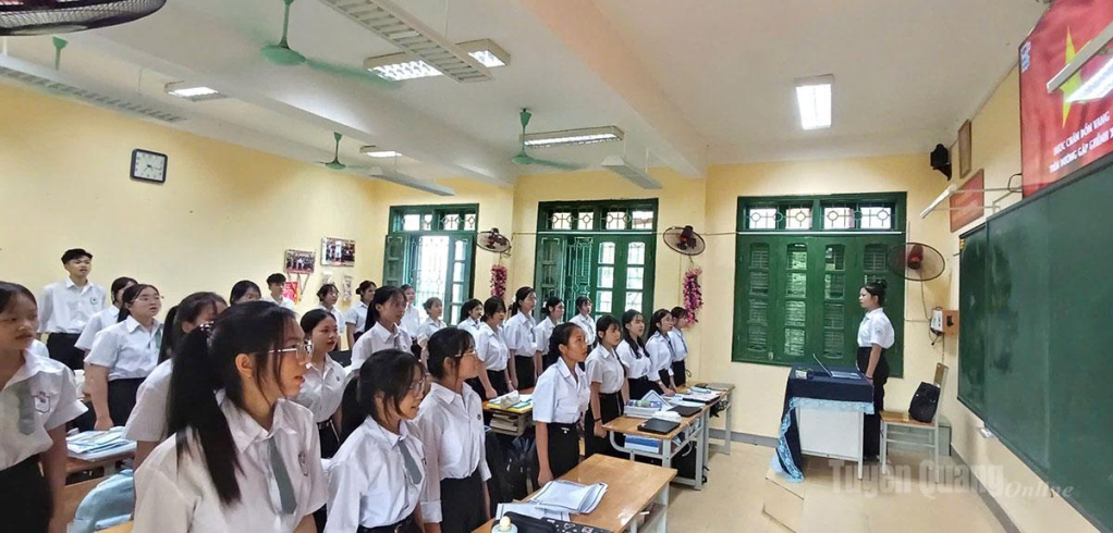 Trường Phổ thông Dân tộc nội trú ATK Sơn Dương tổ chức hoạt động trong ngày tựu trường năm học mới.