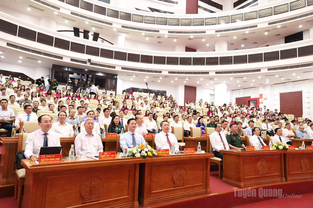 Các đại điểu tham dự lễ kỷ niệm.